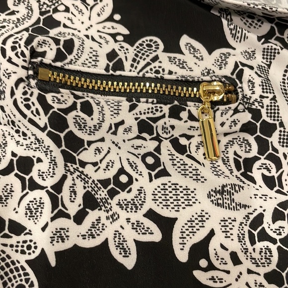 Black and white soft shirt - Picture 3 of 7